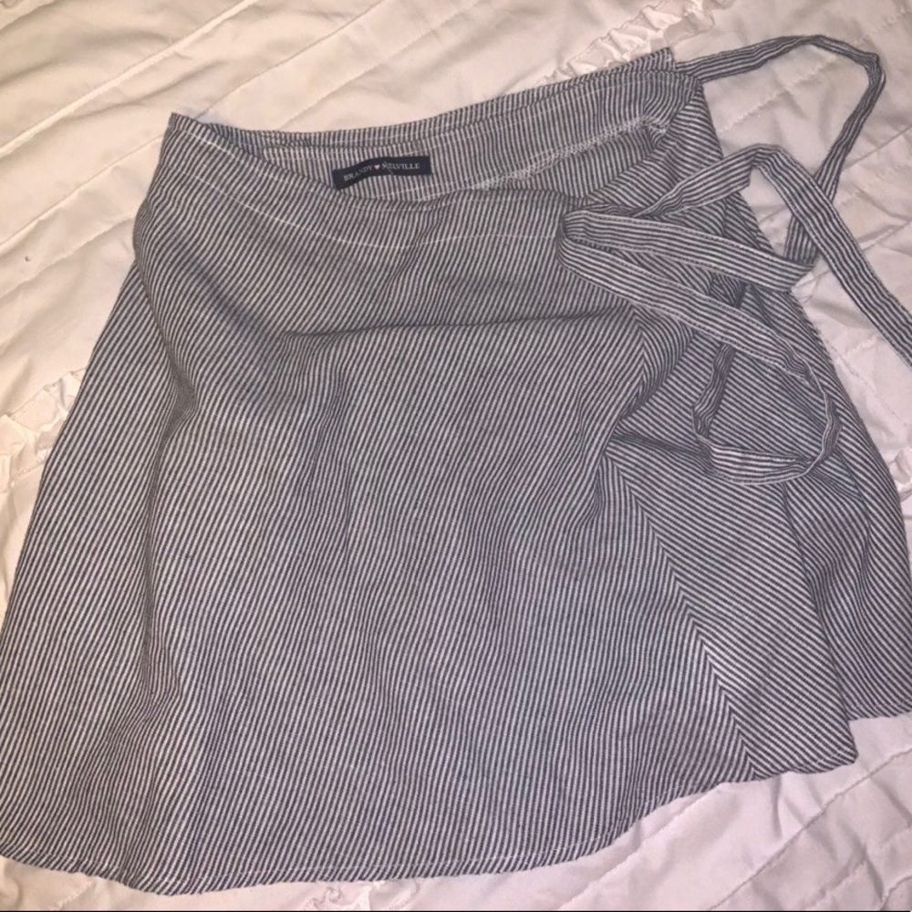 brandy melville tie skirt 🤩